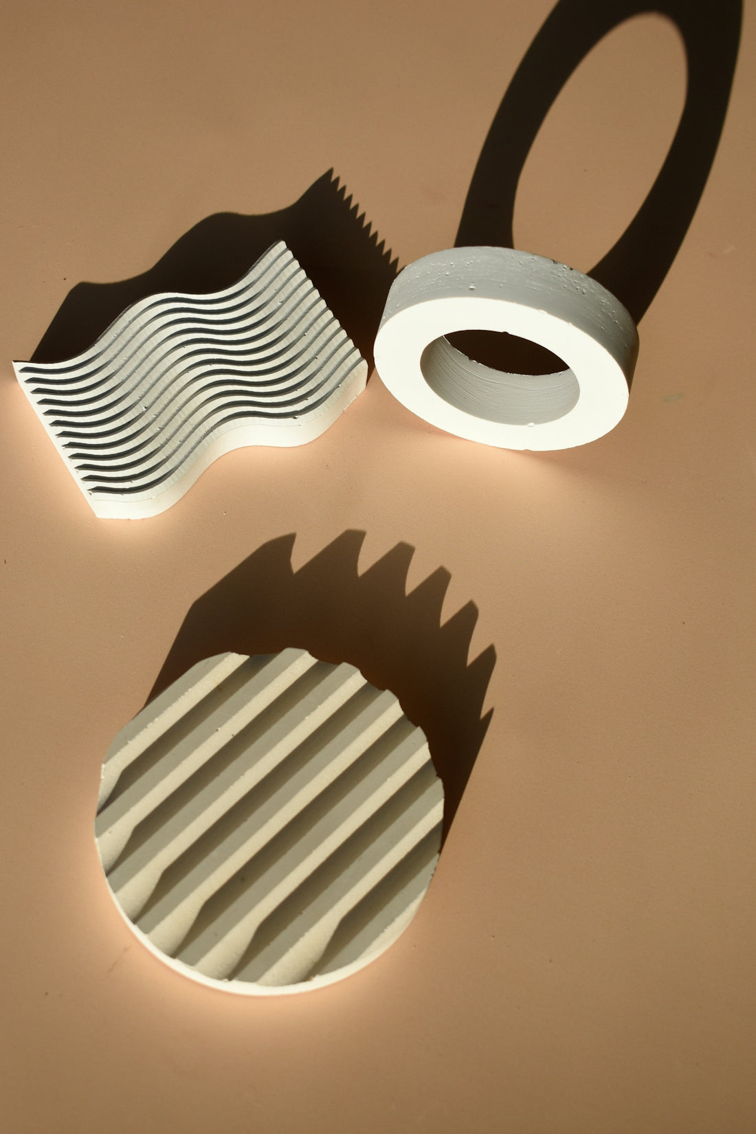 a pair of scissors and a comb on a table