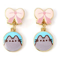 Pusheen Drop Earrings med Rosa Bows The Carat Shop