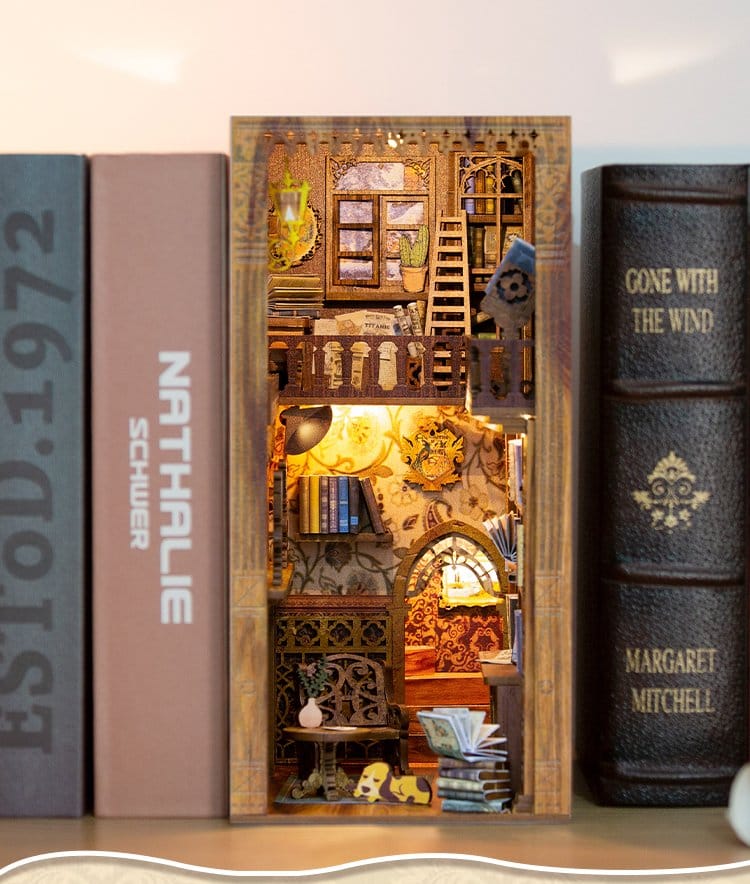 Book Corner Eternal Bookstore 23 x 11 cm