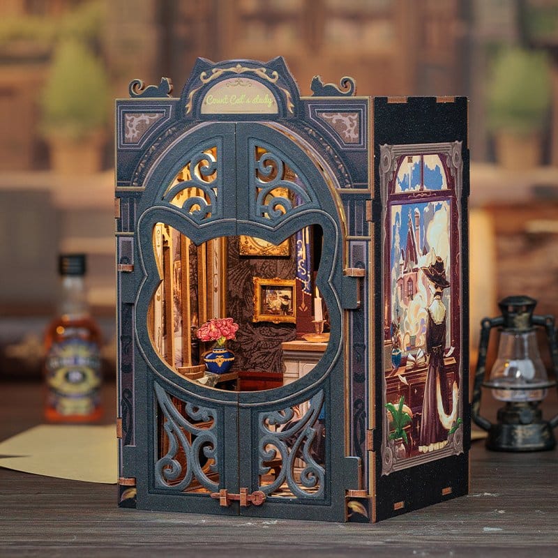 Book Corner Counter Cat Study 17 × 12 cm
