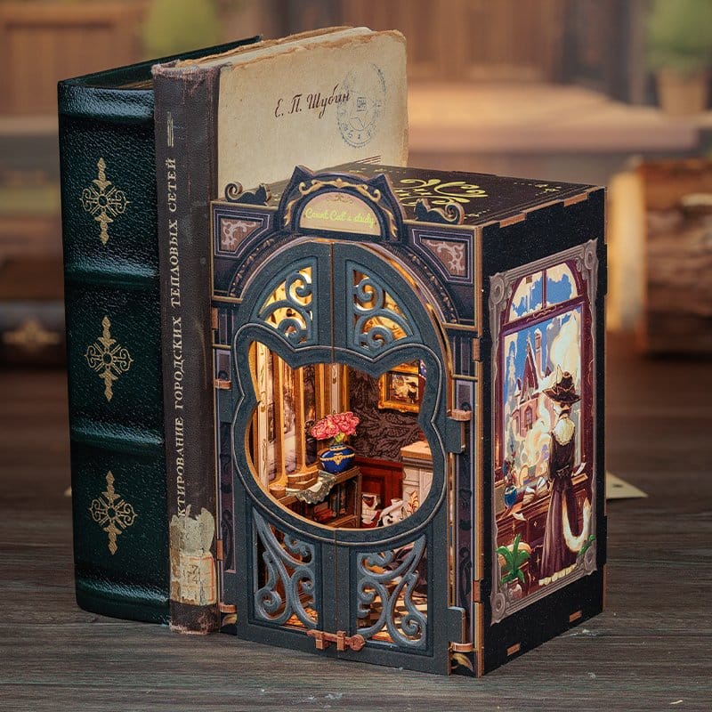 Book Corner Counter Cat Study 17 × 12 cm