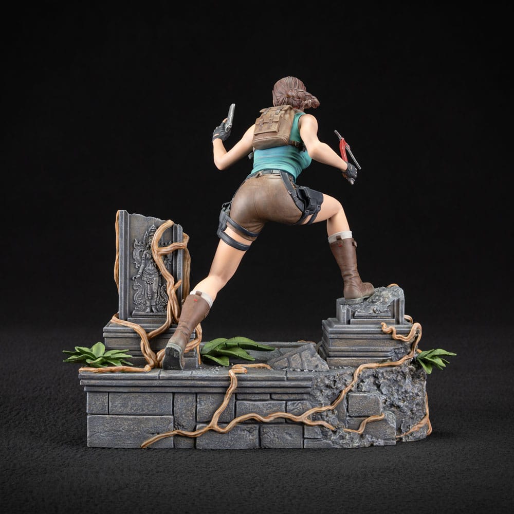 Tomb Raider PVC Figur - Lara Croft 24 cm Dark Horse