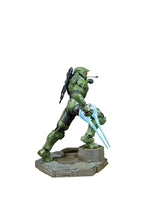 Halo Infinite PVC Figur Master Chief & Grappleshot 26 cm Dark Horse