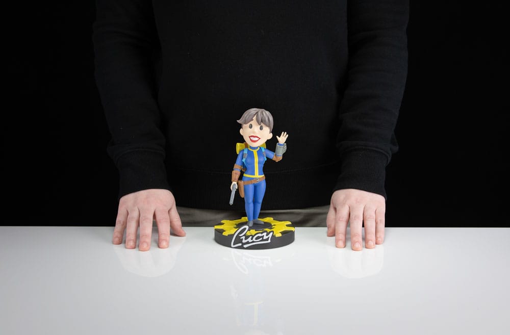 Fallout Figur Lucy 20 cm – Handmålad Samlarfigur Dark Horse