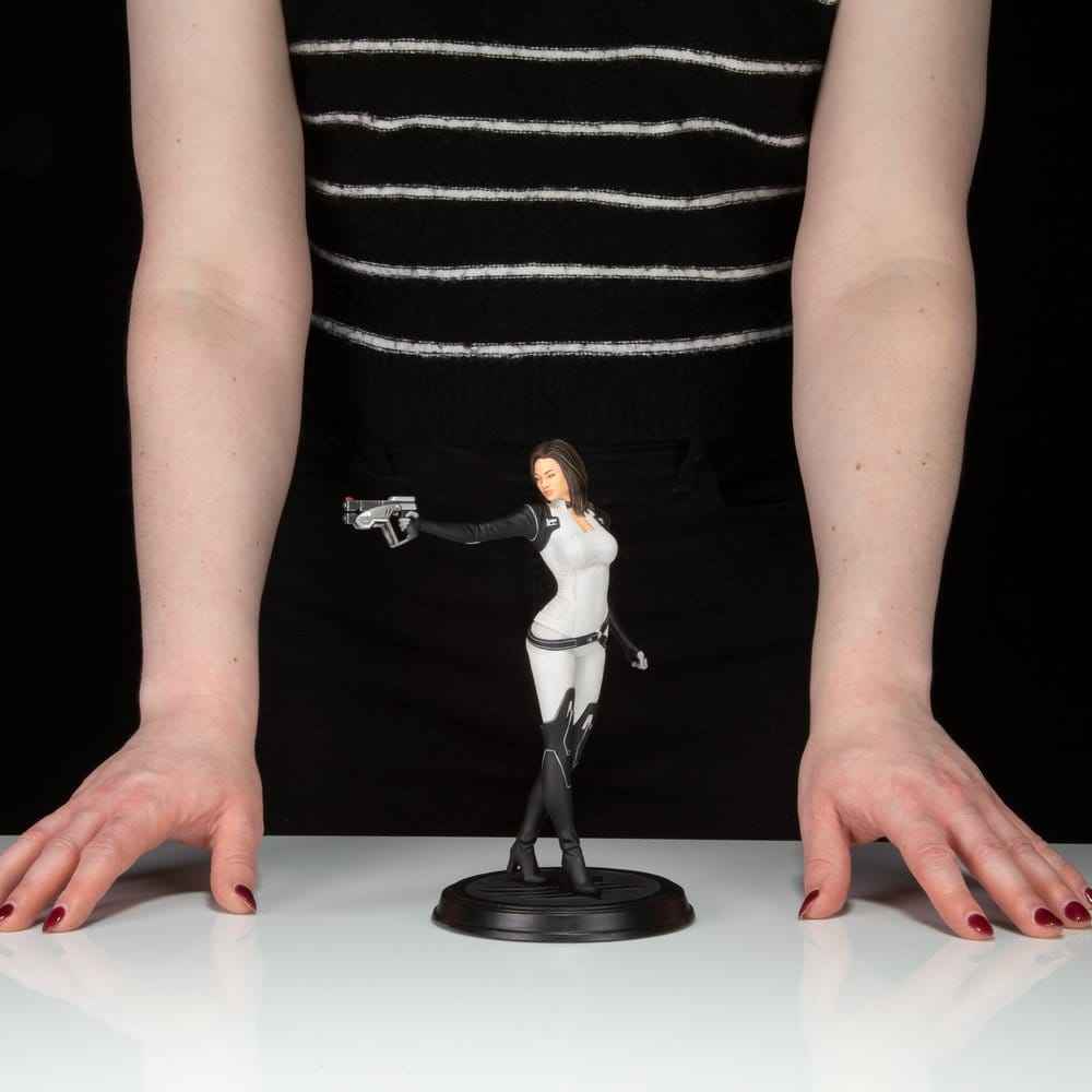 Mass Effect PVC-figur Miranda Lawson 22 cm