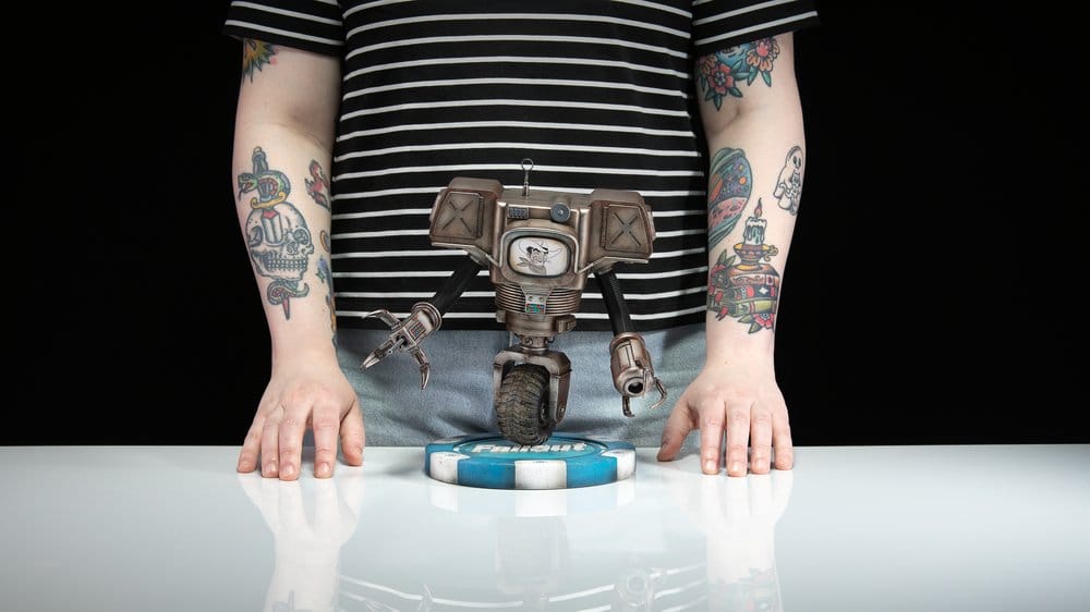 Fallout (Amazon) PVC-figur Victor the Securitron 25 cm