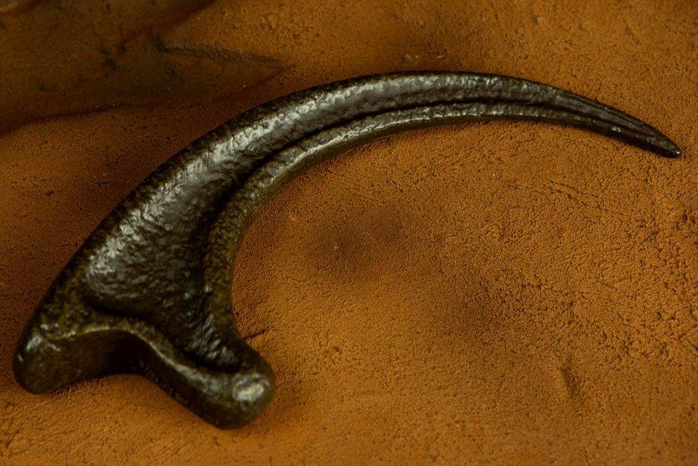 Jurassic Park Replica 1/1 Raptor Claw Doctor Collector