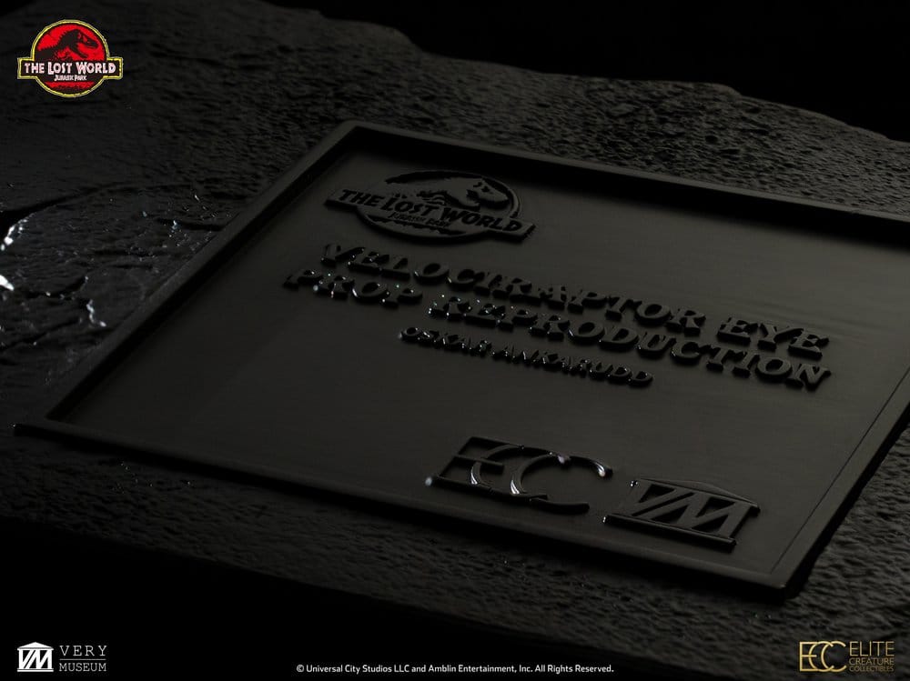 The Lost World: Jurassic Park Replica Bust Male Velociraptor Eye Prop 23 cm