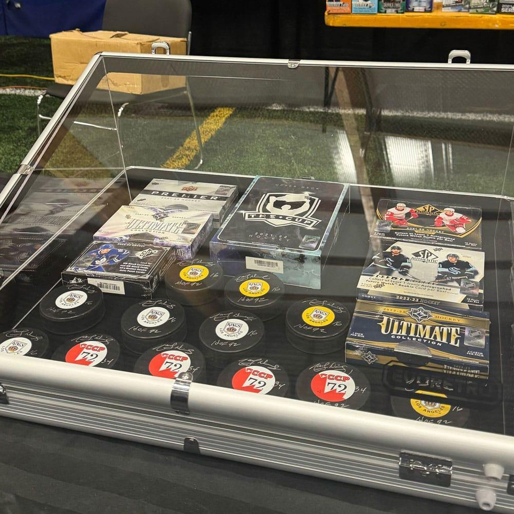 Evoretro Trading Card Display Suitcase Evoretro