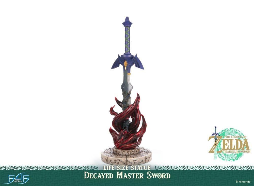 The Legend of Zelda: Tears of the Kingdom Livsstorlek Figur 1/1 Förfallen Master Sword 28 cm First 4 Figures