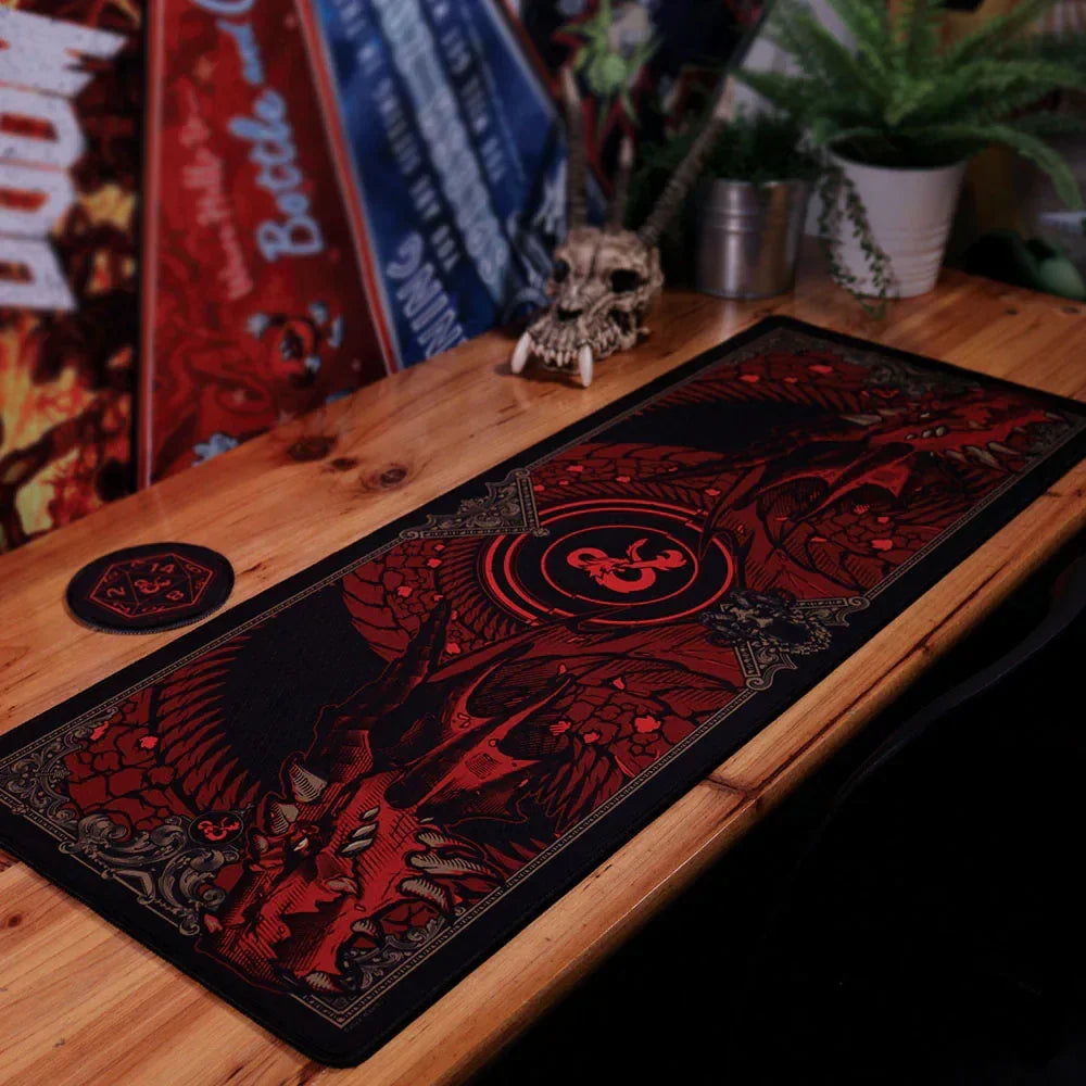 Dungeons & Dragons Skrivbordsmatta och Coaster Set FaNaTtik