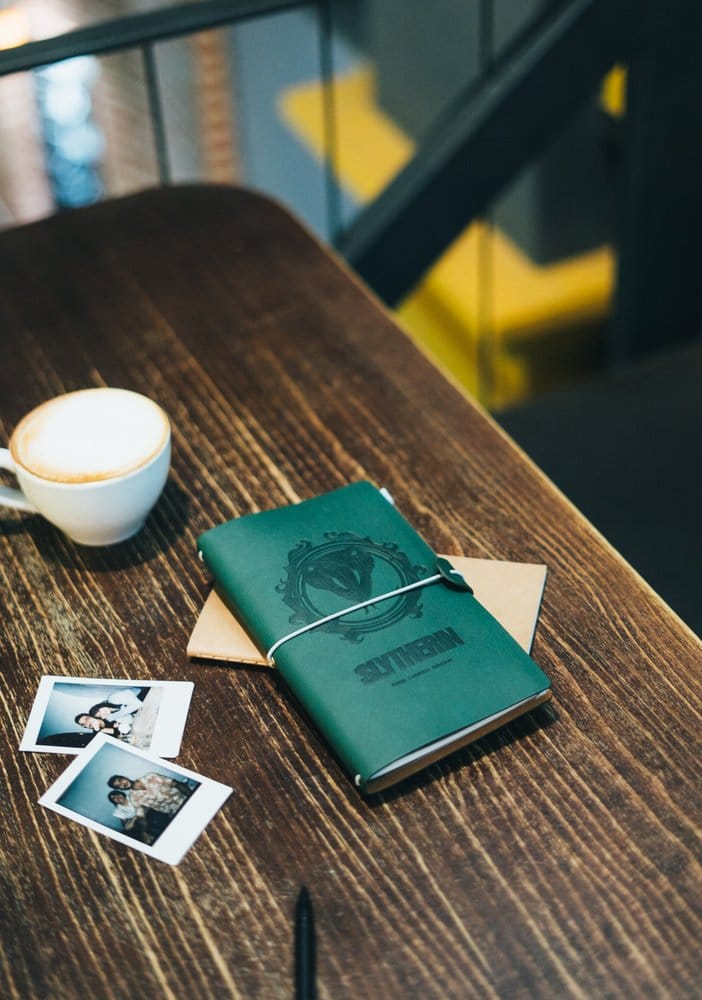 Harry Potter Resedagbok Slytherin 20 cm