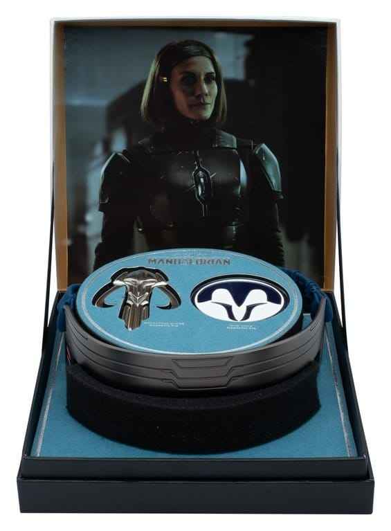 Star Wars: The Mandalorian Bo-Katan Replica Set - Limitera Edition med band och magnetnålar i zinklegering