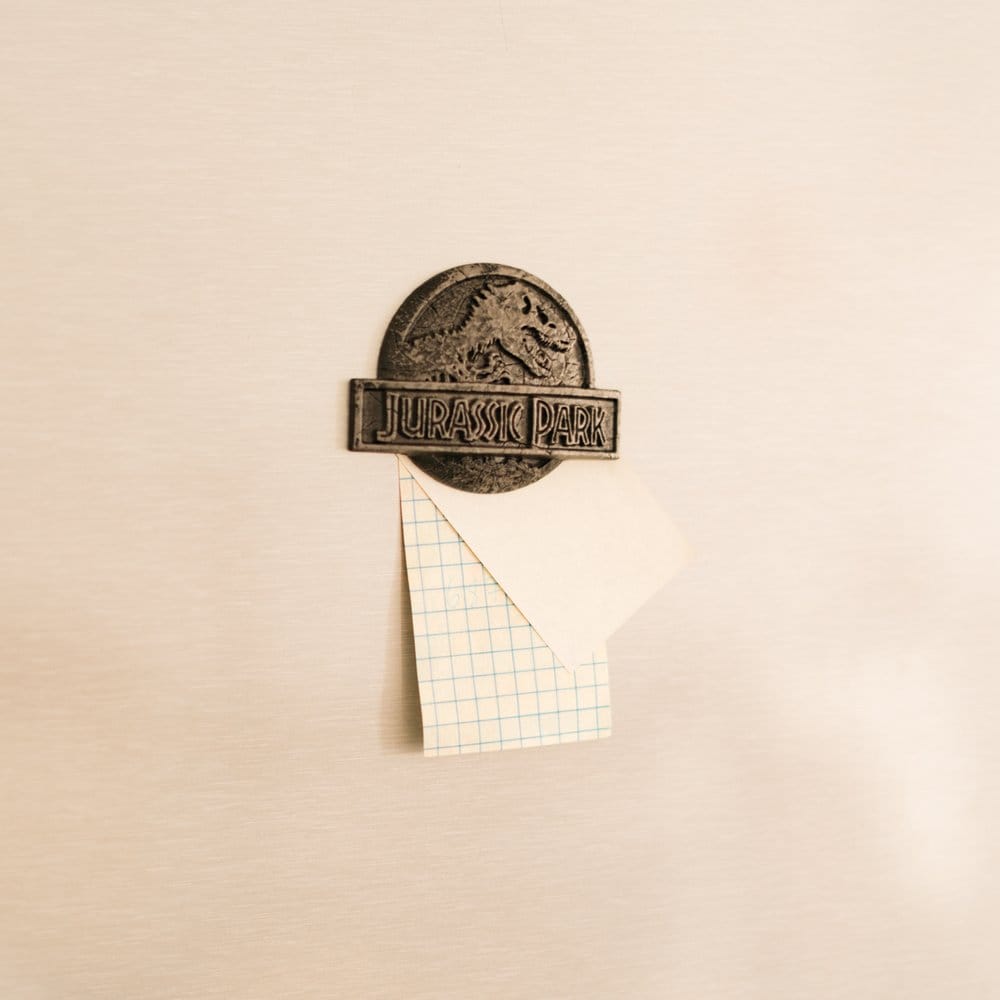 Jurassic Park kylskåpsmagnet med kapsylöppnare 8 cm