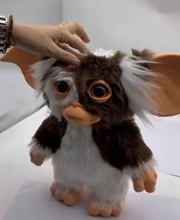 Gremlins Life-Size gosedjur med ljud Gizmo 25 cm Headstart International