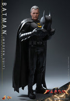 The Flash Movie Masterpiece Action Figur 1/6 Batman (Modern Suit) 30 cm Hot Toys
