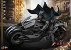 The Flash Film Mästverk Actionfigur med Fordon 1/6 Batman & Batcycle Set 30 cm Hot Toys