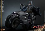 The Flash Film Mästverk Actionfigur med Fordon 1/6 Batman & Batcycle Set 30 cm Hot Toys