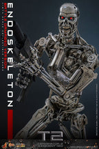 Terminator 2: Judgment Day Movie Masterpiece Die-cast Action Figur 1/6 Endoskeleton (Battle Damaged Version) 31 cm Hot Toys