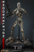 Terminator 2: Judgment Day Movie Masterpiece Die-cast Action Figur 1/6 Endoskeleton (Battle Damaged Version) 31 cm Hot Toys