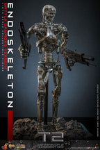 Terminator 2: Judgment Day Movie Masterpiece Die-cast Action Figur 1/6 Endoskeleton (Battle Damaged Version) 31 cm Hot Toys