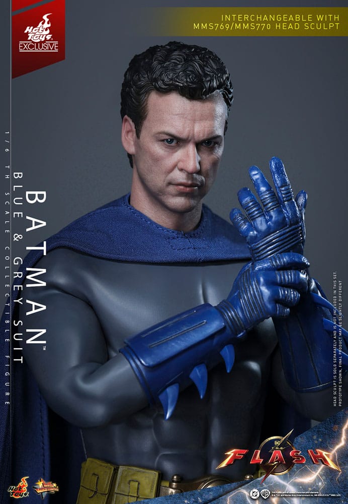 The Flash Film Mästerverk Actionfigur 1/6 Batman (Blå & Grå Dräkt) Limited Edition Hot Toys Exklusiv 30 cm