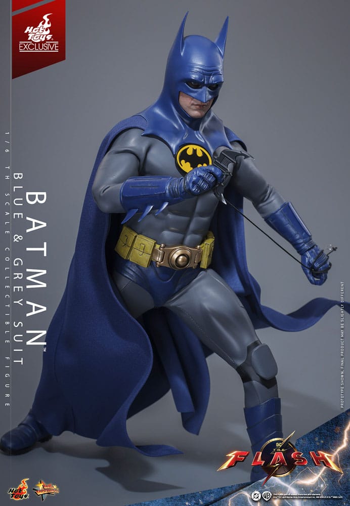 The Flash Film Mästerverk Actionfigur 1/6 Batman (Blå & Grå Dräkt) Limited Edition Hot Toys Exklusiv 30 cm