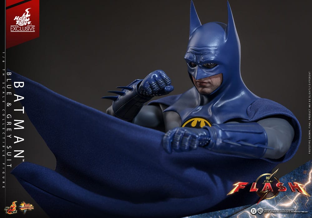 The Flash Film Mästerverk Actionfigur 1/6 Batman (Blå & Grå Dräkt) Limited Edition Hot Toys Exklusiv 30 cm
