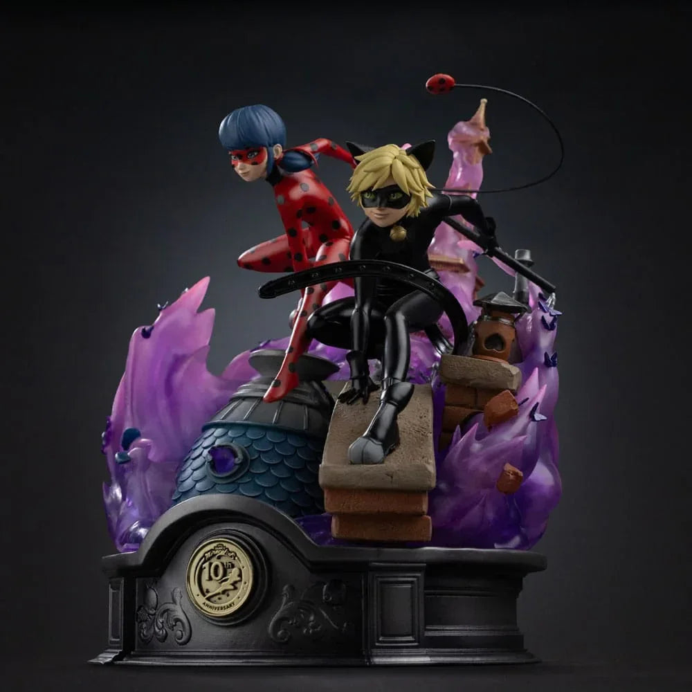 Miraculous Deluxe Art Scale Figur 1/10 Lady Bug och Cat Noir Signerad Utgåva 23 cm Iron Studios