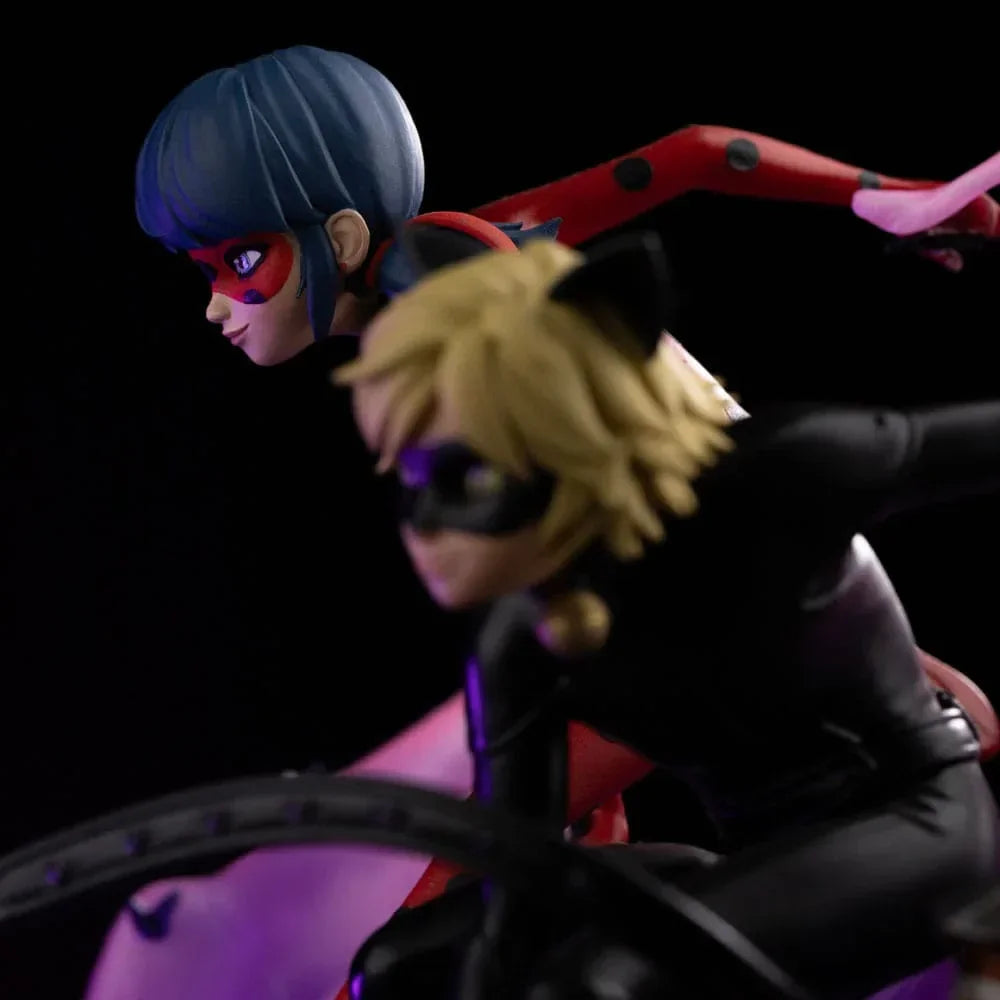 Miraculous Deluxe Art Scale Figur 1/10 Lady Bug och Cat Noir Signerad Utgåva 23 cm Iron Studios