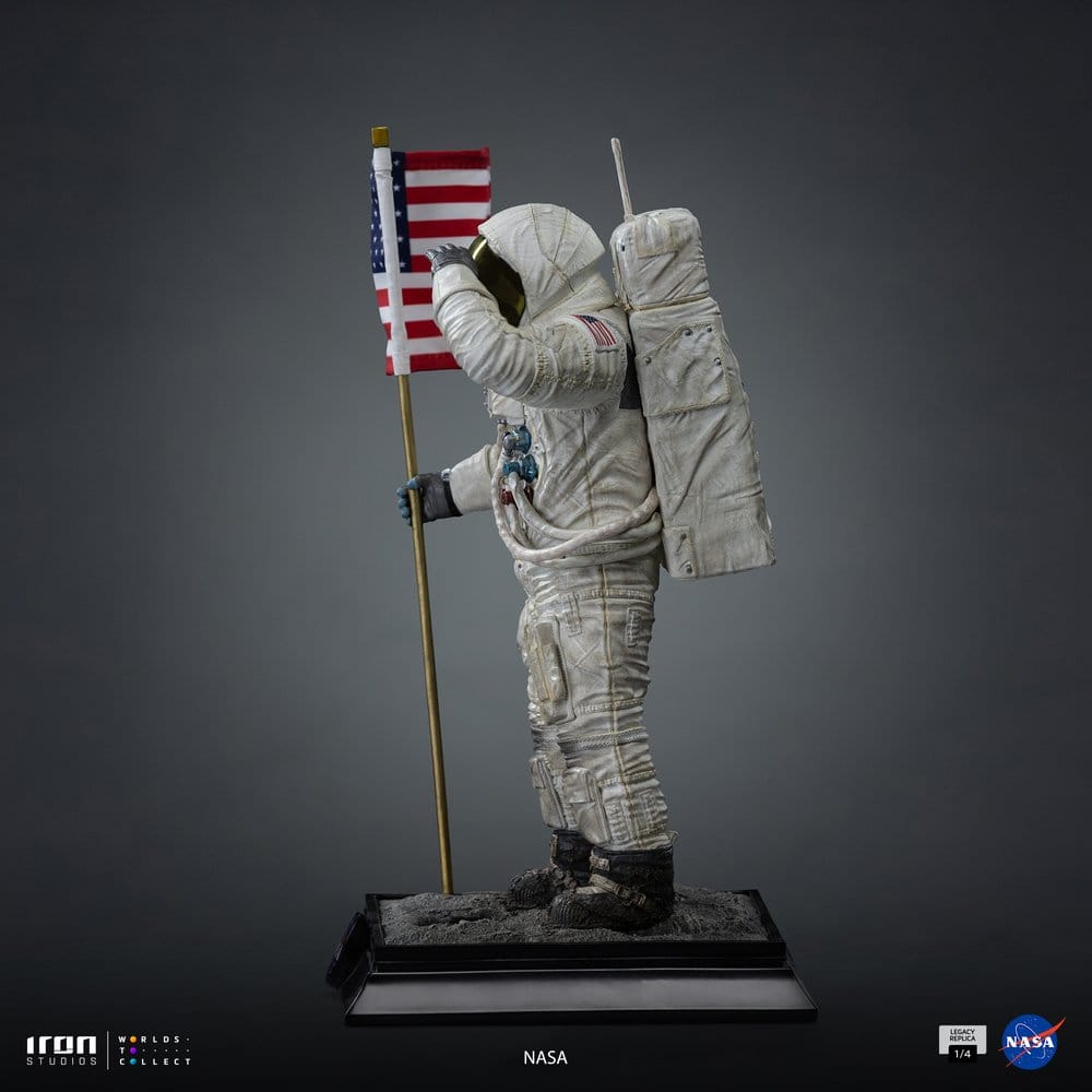 NASA Legacy Replica Figur i skala 1/4 av Apollo 11 Astronaut, 58 cm hög
