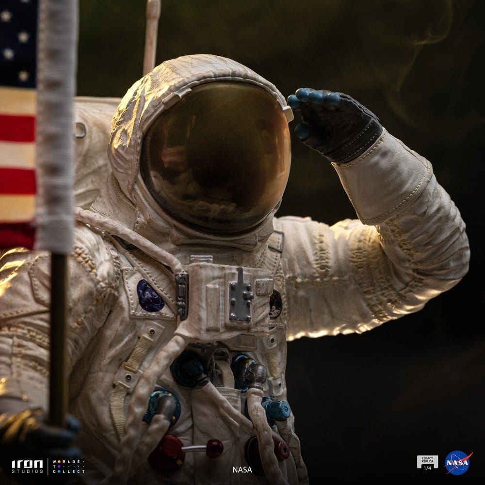 NASA Legacy Replica Figur i skala 1/4 av Apollo 11 Astronaut, 58 cm hög