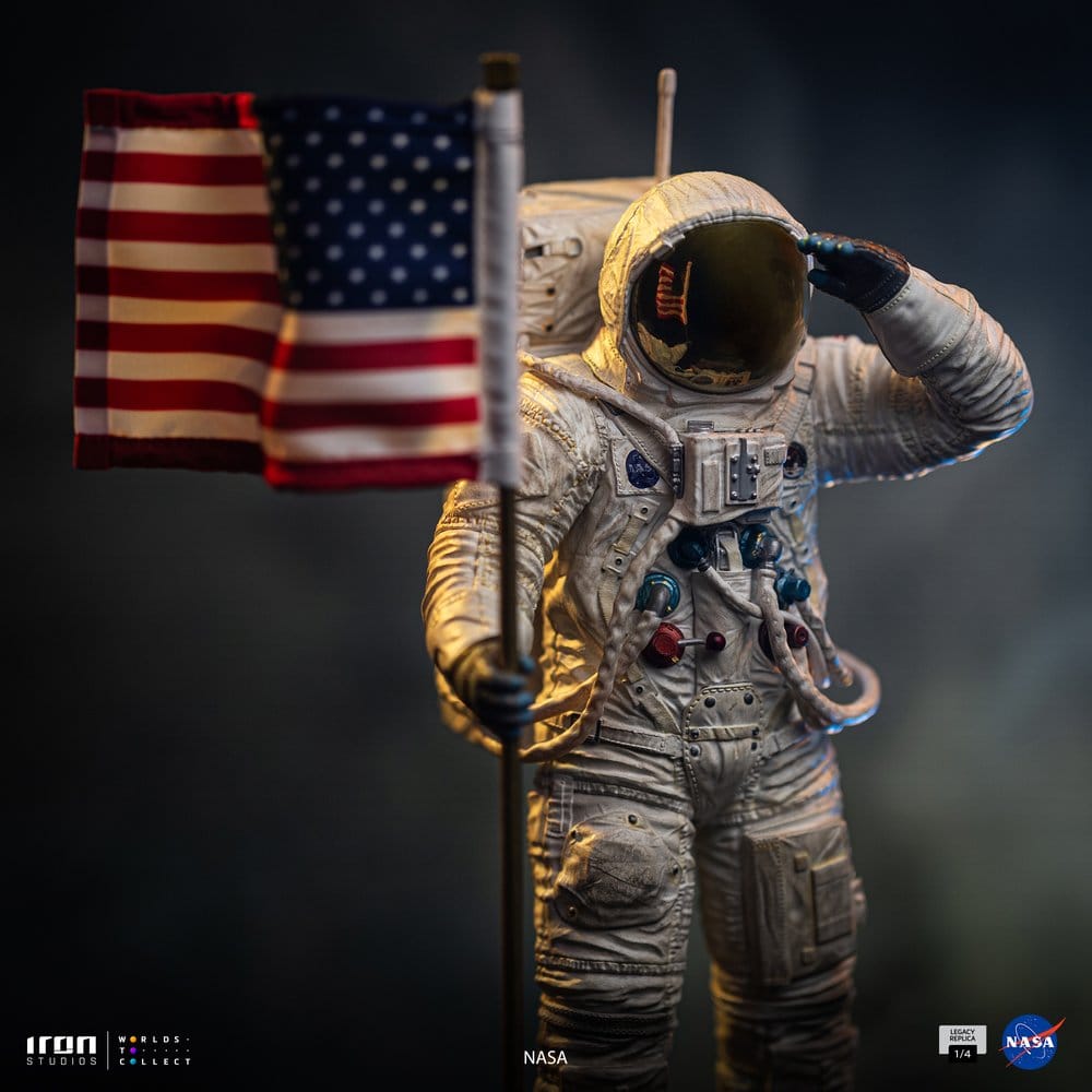 NASA Legacy Replica Figur i skala 1/4 av Apollo 11 Astronaut, 58 cm hög