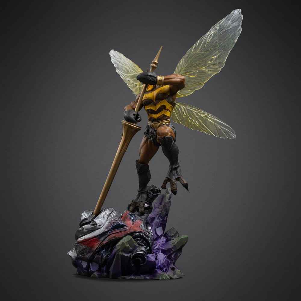 Masters of the Universe Art Scale Figur 1/10 Buzz-Off 36 cm – Detaljerad Samlarfigur i Polystone