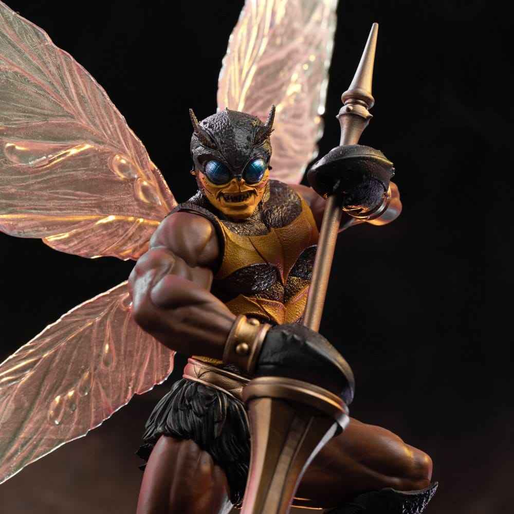Masters of the Universe Art Scale Figur 1/10 Buzz-Off 36 cm – Detaljerad Samlarfigur i Polystone