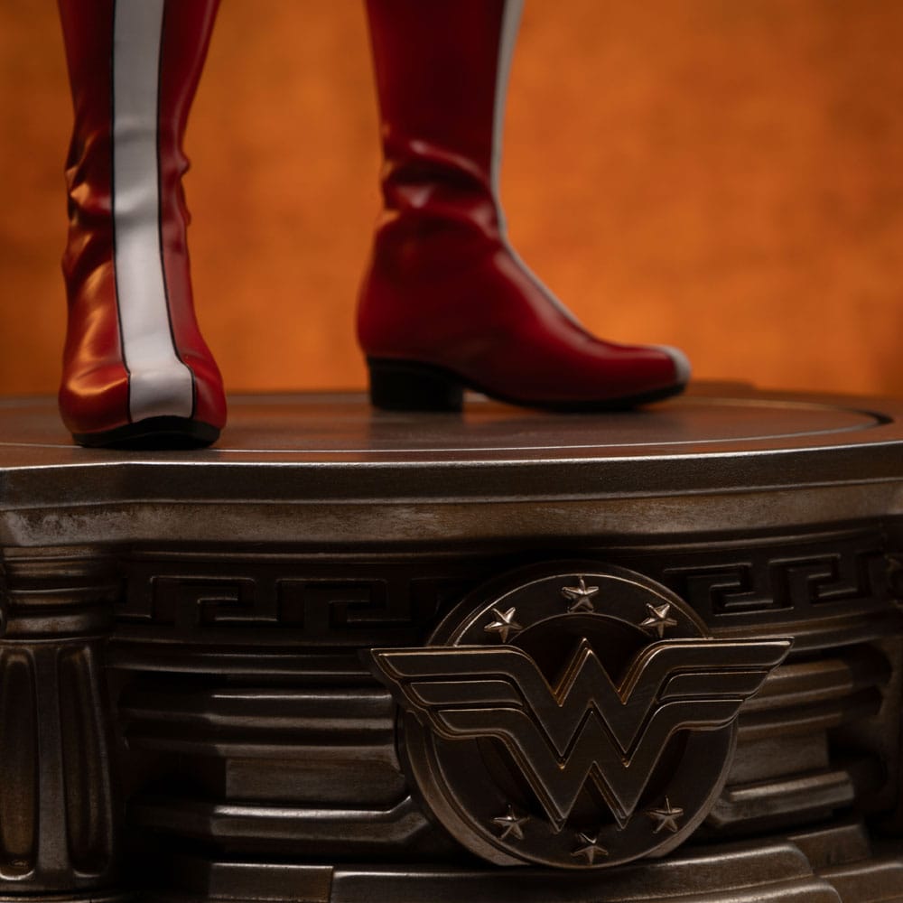 DC Comics Legacy Replica Figur 1/4 Wonder Woman 56 cm
