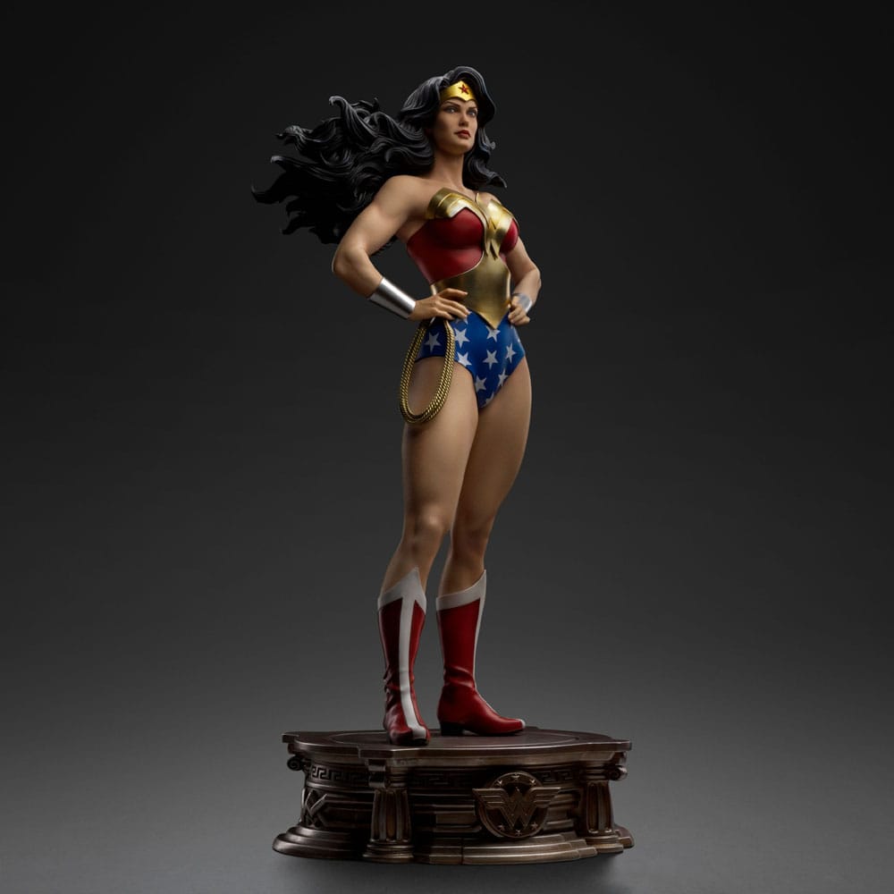 DC Comics Legacy Replica Figur 1/4 Wonder Woman 56 cm