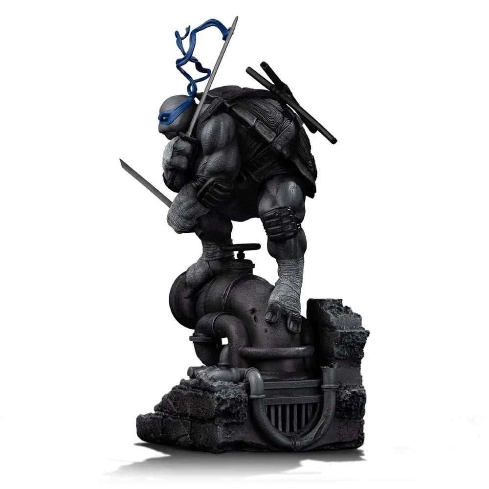 Teenage Mutant Ninja Turtles Art Scale Figur 1/10 Leonardo Black and White Variant 26 cm Iron Studios
