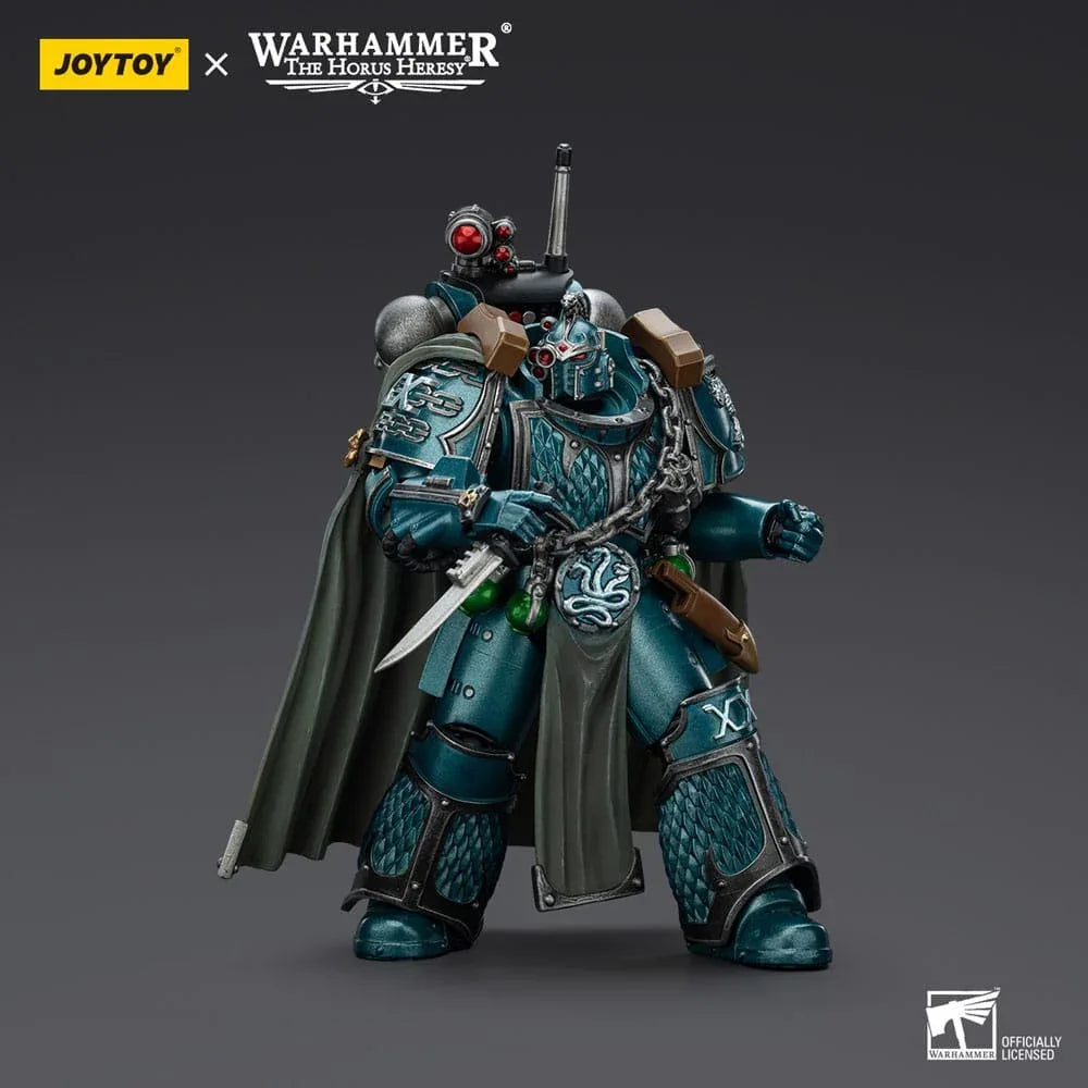 Warhammer The Horus Heresy Action Figur Alpha Legion Exodus – The One who is Many med Sniper Rifle och Power Dagger 20 cm Joy Toy (CN)