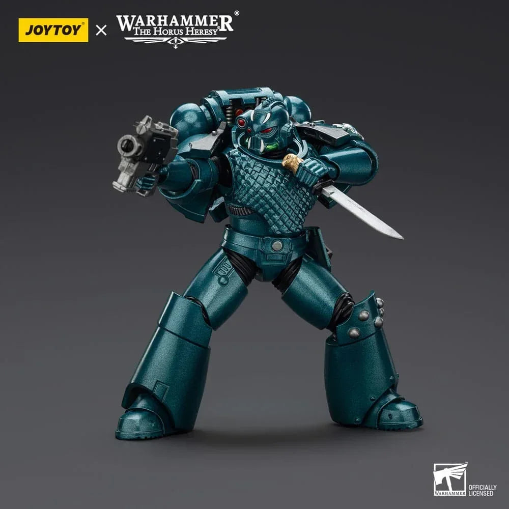Warhammer The Horus Heresy Action Figur Alpha Legion Head Hunter med Banestrike Combi-Bolter och Power Dagger - 20 cm Joy Toy (CN)