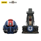 Warhammer 40,000: Space Marine 2 Replica Ultramarines Lieutenant Titus Hjälm med Displayställ 44 cm Joy Toy (CN)