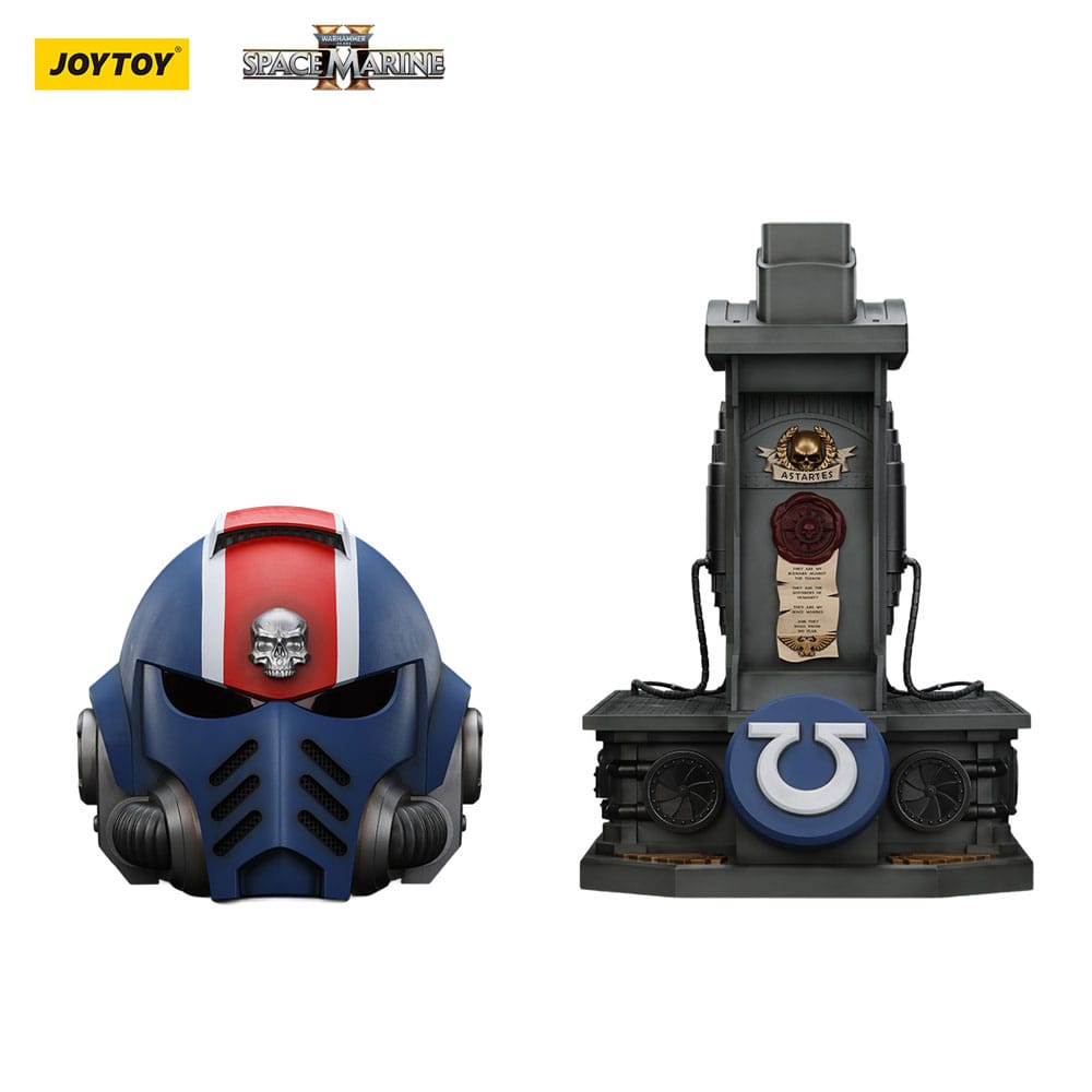 Warhammer 40,000: Space Marine 2 Replica Ultramarines Lieutenant Titus Hjälm med Displayställ 44 cm Joy Toy (CN)