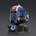Warhammer 40,000: Space Marine 2 Replica Ultramarines Lieutenant Titus Hjälm med Displayställ 44 cm Joy Toy (CN)