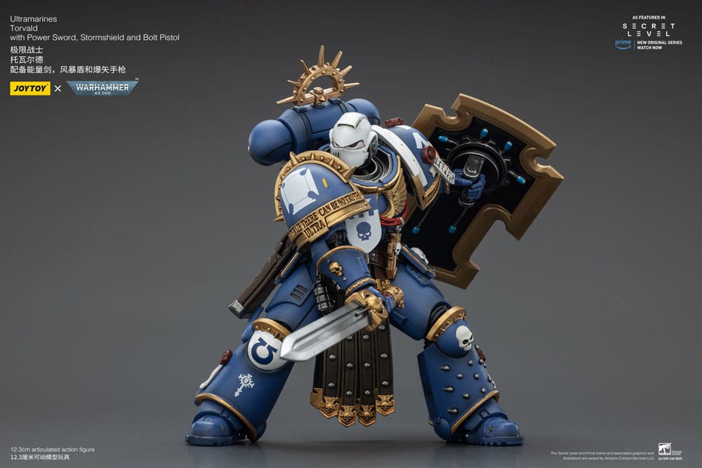 Warhammer 40,000 Action Figur Ultramarines Torvald med Kraftsvärd, Stormsköld och Bolt Pistol 13 cm Joy Toy (CN)