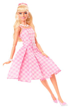Barbie Film Docka i Rosa Gingham Klänning Mattel