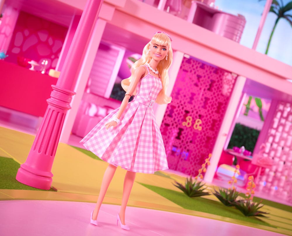 Barbie Film Docka i Rosa Gingham Klänning Mattel