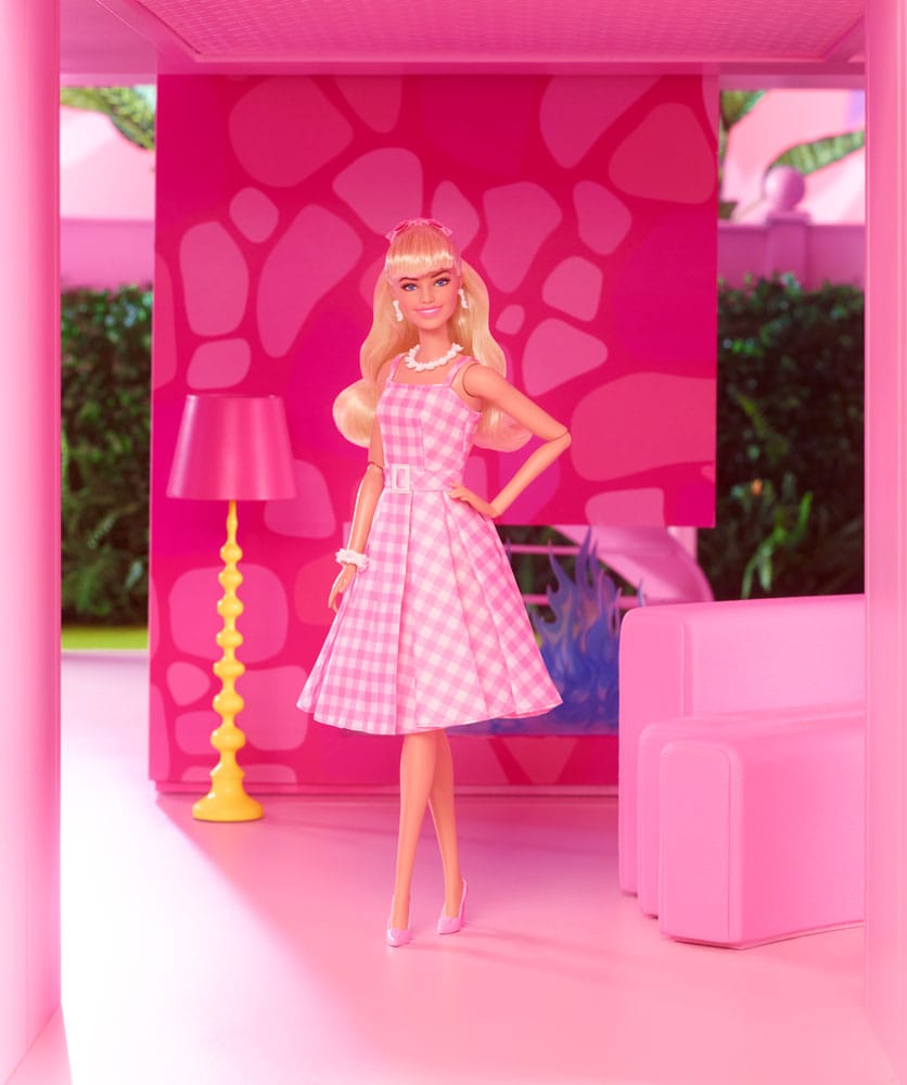 Barbie Film Docka i Rosa Gingham Klänning Mattel