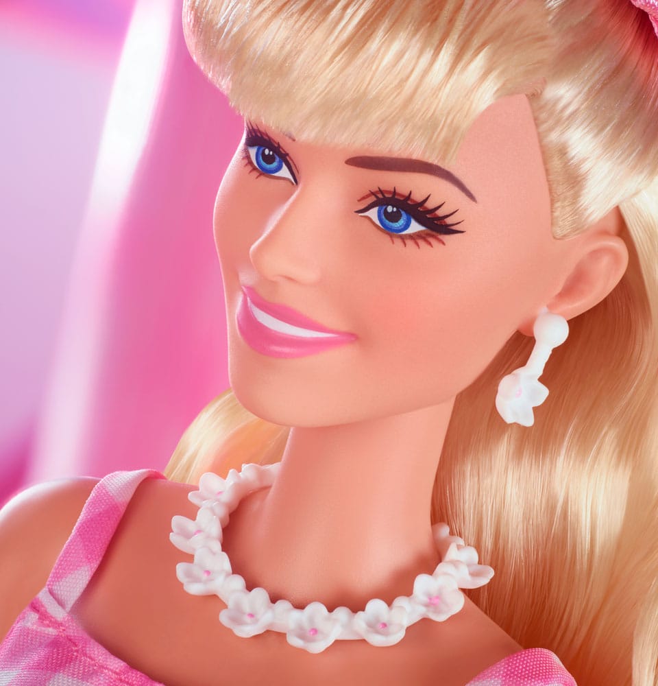 Barbie Film Docka i Rosa Gingham Klänning Mattel