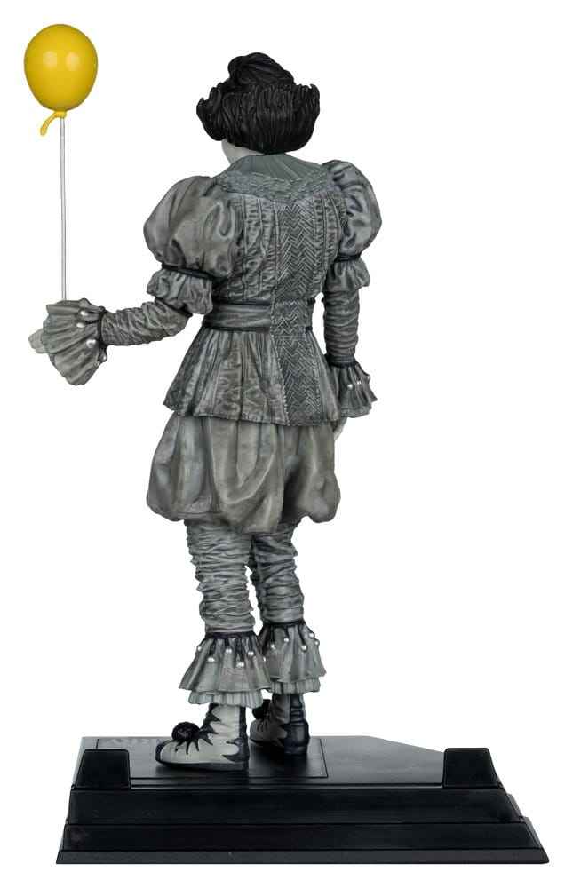 IT Welcome to Derry Movie Maniacs Figur Pennywise (Svart & Vit) 16 cm