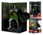 Marvel 1/6 Figur Doctor Doom (Doctor Doom #1) 28 cm – Samlarfigur med Miljöbas och Illustrerad Bakgrund